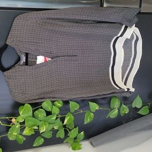 Vince NWT silk blouse, sz M in black and cream.